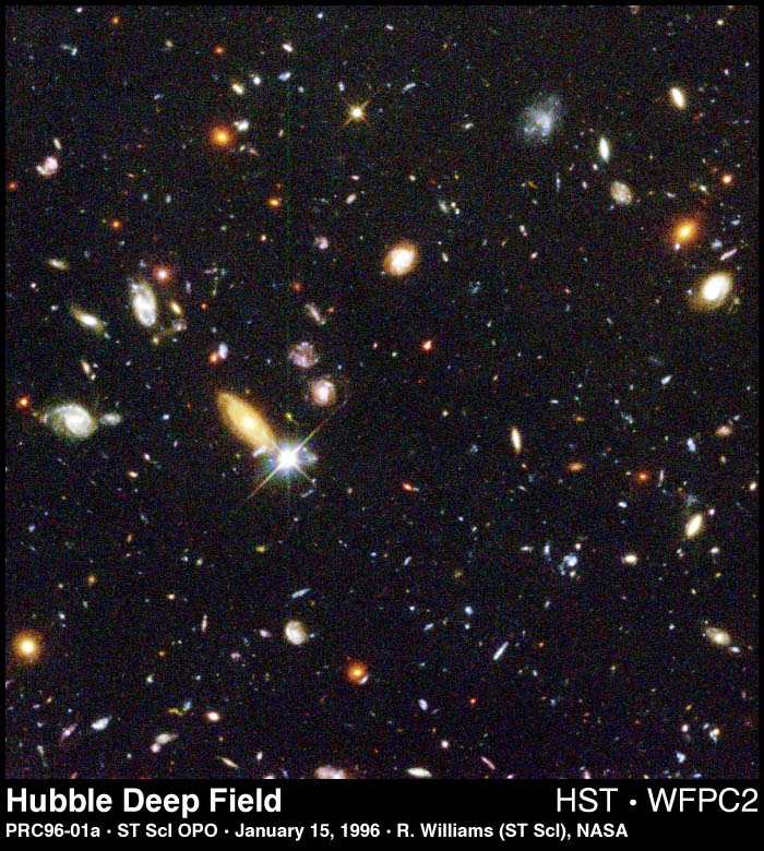 Imagen capturada por el telescopios espacial Hubble mirando galaxias muy lejanas.